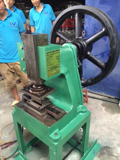Máy đột góc chân bồn